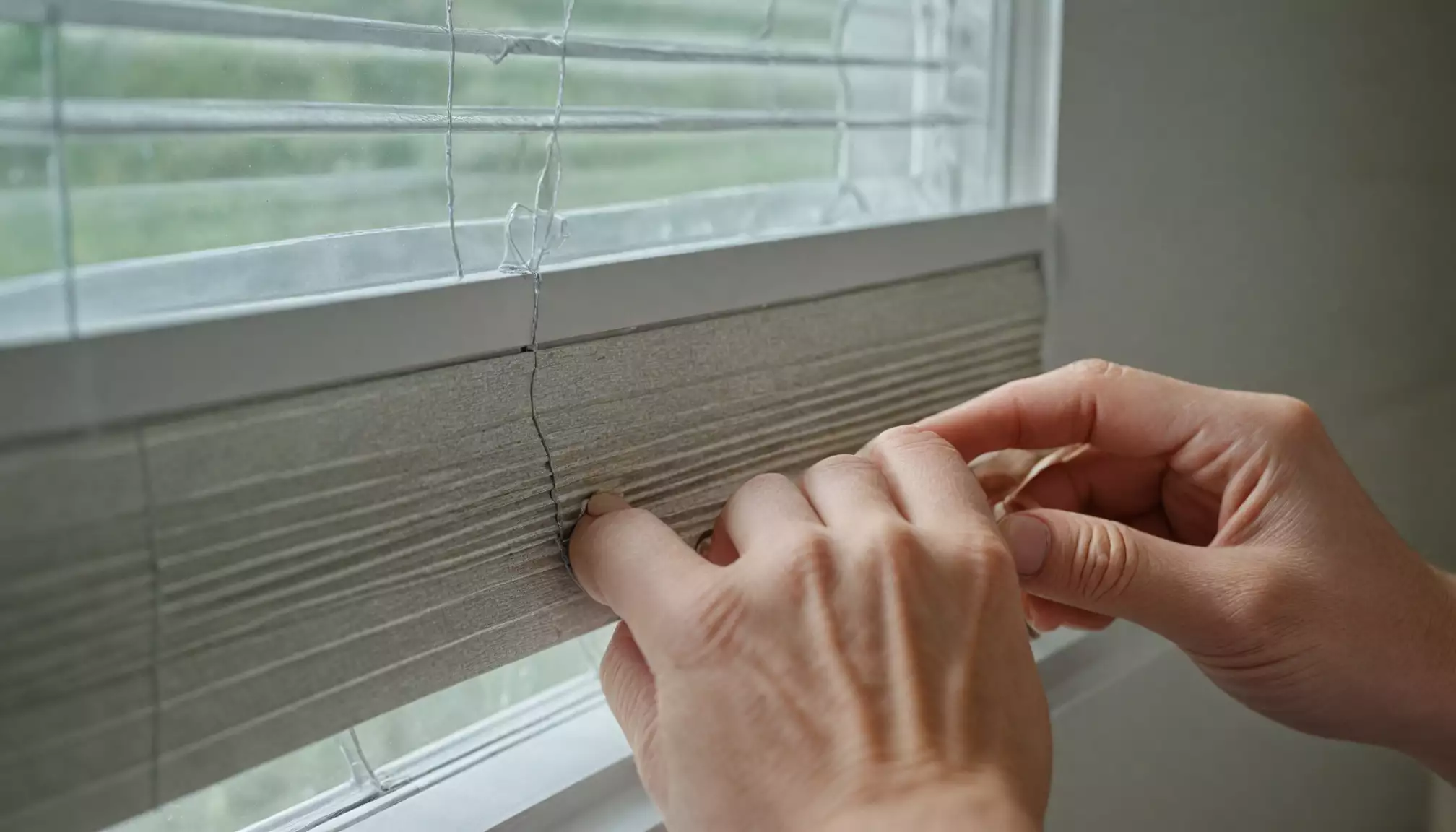 Rolety plisowane bezinwazyjne — co to jest i jak działają?